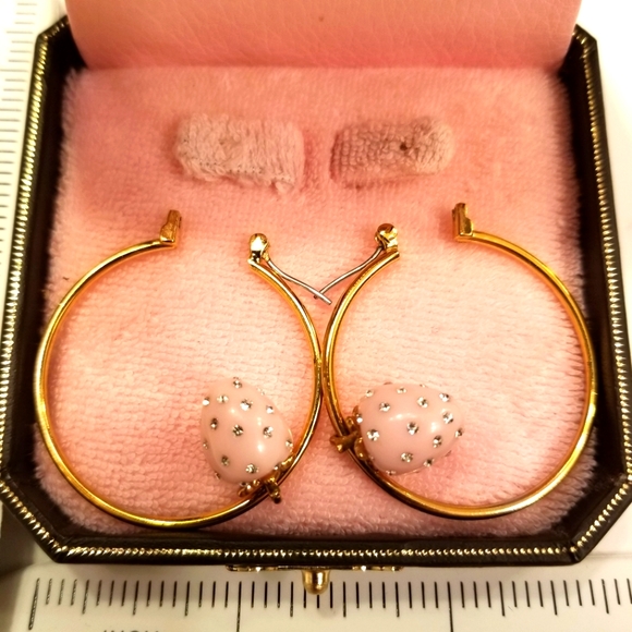 NIB Juicy Couture Pink Enamel Strawberries Crystals & Gold Hoop Earrings RARE - Picture 7 of 11